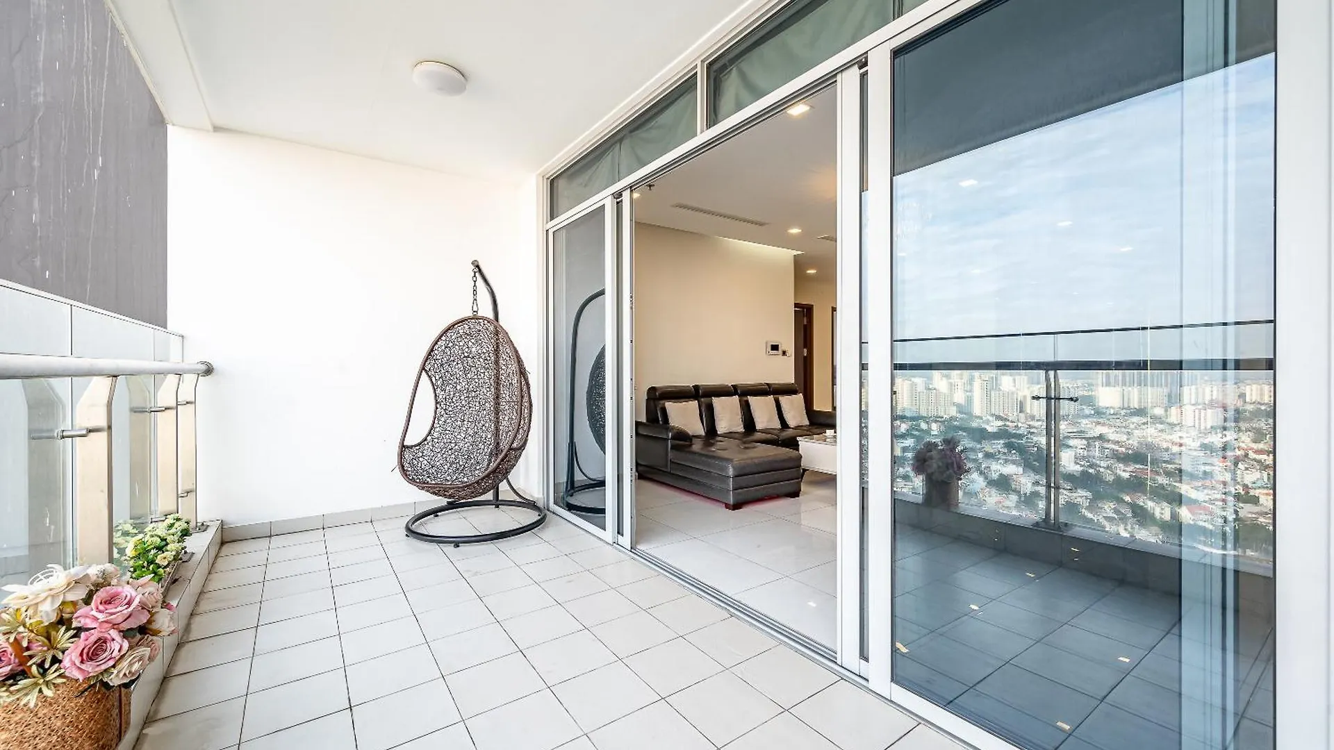Vinhomes Condotel Luxury Art In Ho Chi Minh City 4*,