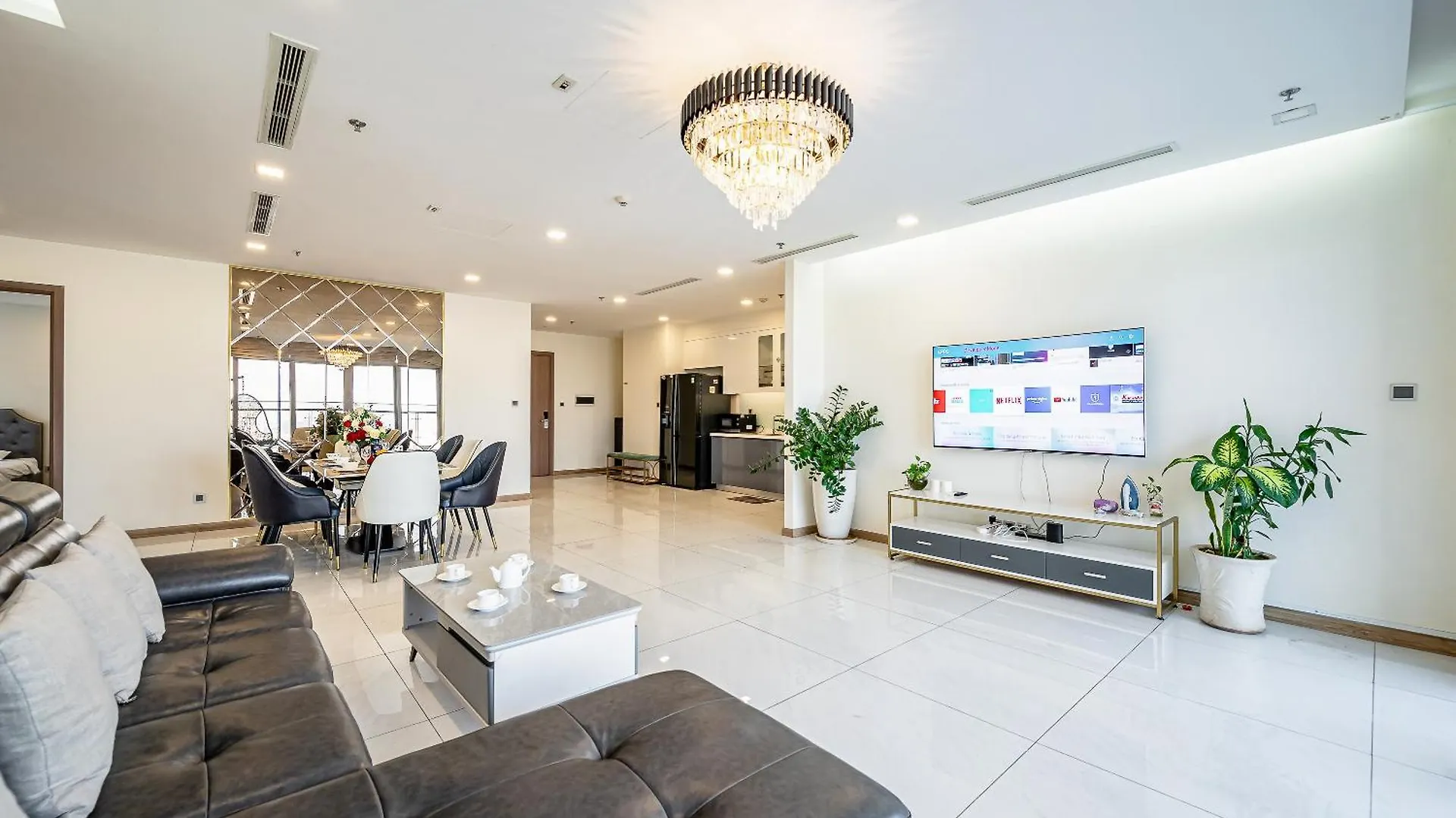 Vinhomes Condotel Luxury Art In Ho Chi Minh City 4*,  Vietnam