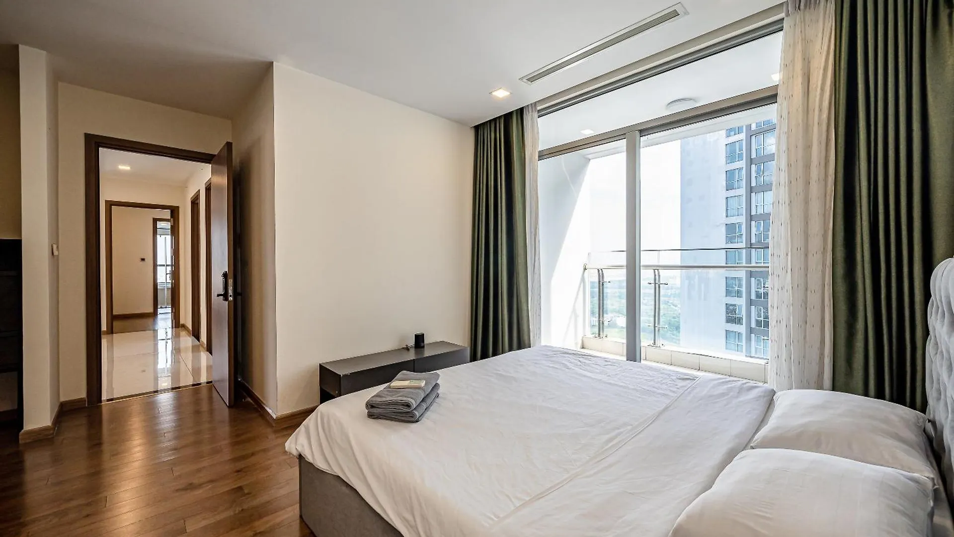 Vinhomes Condotel Luxury Art In Ho Chi Minh City 4*,