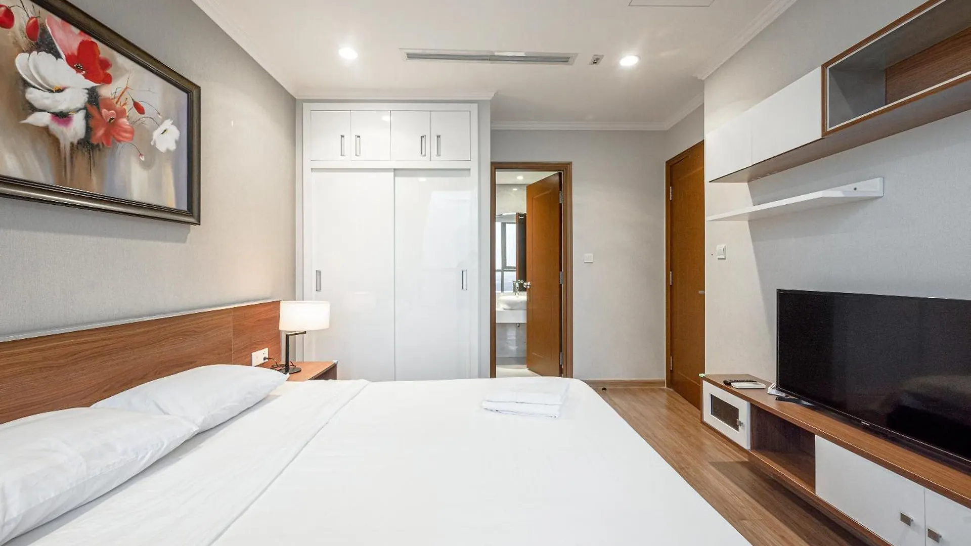Vinhomes Condotel Luxury Art In Ho Chi Minh City 4*,  Vietnam